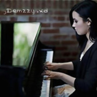 32 - DEMI LOVATO my idol