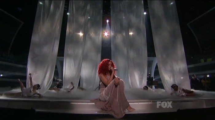 158736_1963048673247_1962987631721_54344_1440_b - rihanna