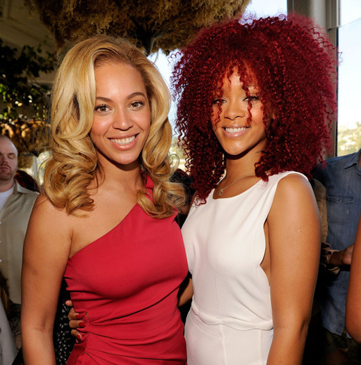40487241_QOHYCBOTL - rihanna