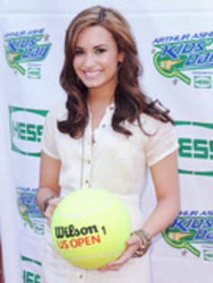 31351854 - DEMI LOVATO my idol