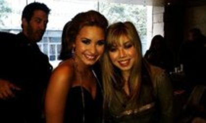 68833_115540625173270_100001519981024_118273_6312356_n - DEMI LOVATO my idol