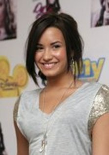 72402_118413914885941_100001519981024_134294_6942863_n - DEMI LOVATO my idol