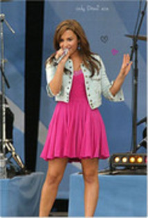 24575149_CBFEOLPMC - DEMI LOVATO my idol