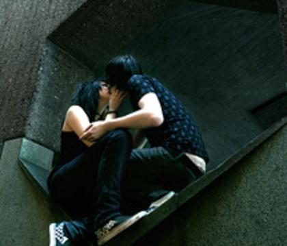 emo,kiss,love-0e1f7fa8c3fa265a39ba537520d969bf_m