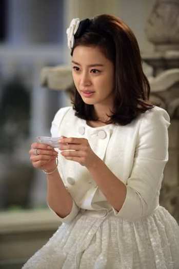 29vng5c - Kim Tae Hee - inca cateva poze