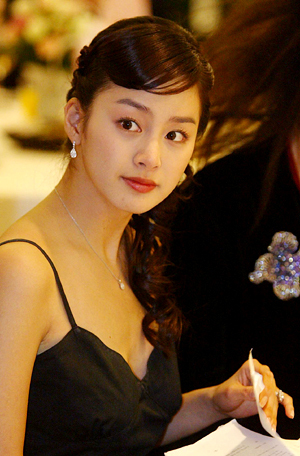 20040420021300 - Kim Tae Hee - O actrita superba