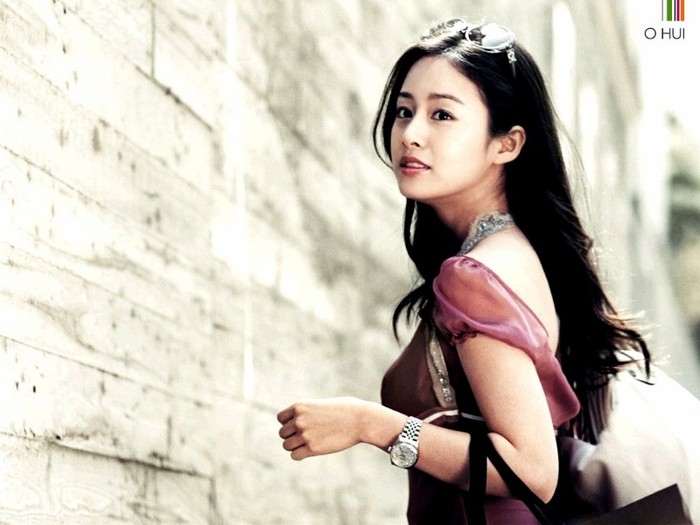 0611062001369695 - Kim Tae Hee - O actrita superba