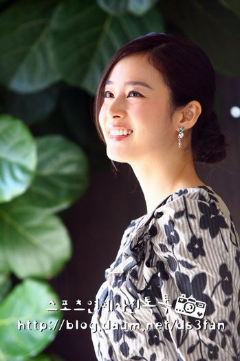 South Korean most beautiful artist Kim Tae Hee (40)
