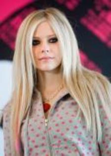 ZXWQSNDHJCVQTLLCNSX - Avril Lavigne