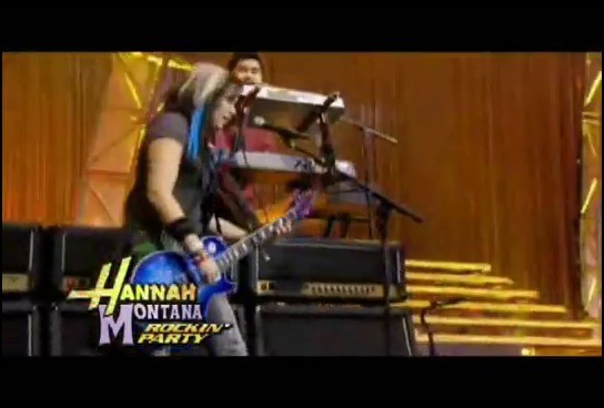 bscap0137 - Hannah Montana Bigger Than Us Music Video