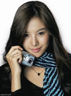 Kim Tae Hee - Actrite coreene cu telefoane sau aparate foto