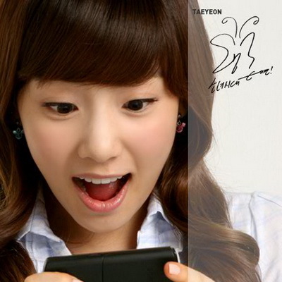 Kim_Tae_yeon - Actrite coreene cu telefoane sau aparate foto