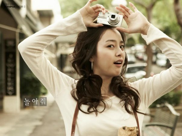Kim-Tae-Hee-001 - Actrite coreene cu telefoane sau aparate foto