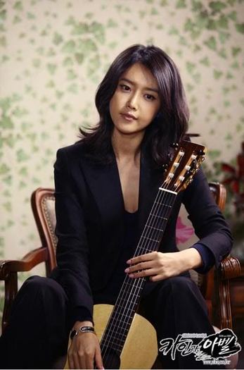 cain_310 - Actrite coreene care canta la chitara
