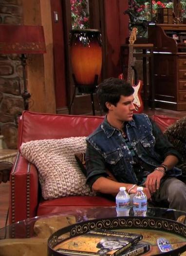 Si...Ce o sa le spun parintilor mei Iubita mea este Hannah Montana...Are un concert si nu poate veni