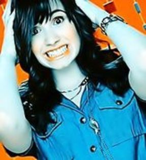 44462265_SSUERFVAO - Demi Lovato