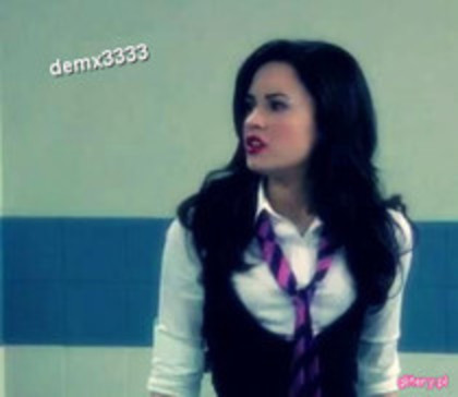 44503687_UEULSIQED - Demi Lovato