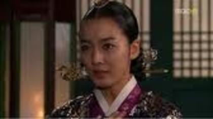 In niciun caz!Tu esti nobil iar ea nu este!