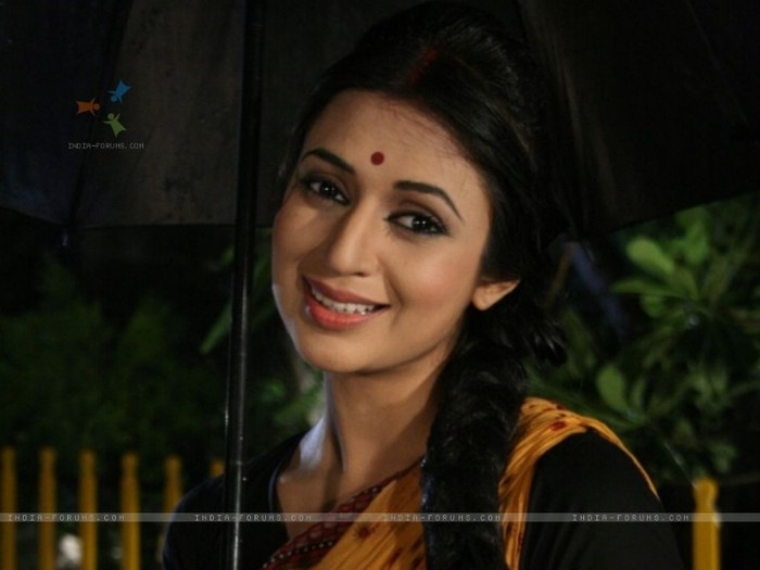 83052-divyanka-tripathi-act-as-nargis-from-movie-shree-420 - Divyanka Tripathi