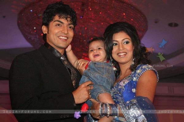 78709-gurmeet-chaudhary-and-debina-bonnerjee-at-the-launch-of-quotpati