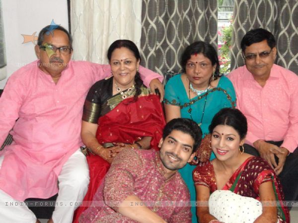 121911-gurmeet-debina-parents-in-their-wedding-ceremony