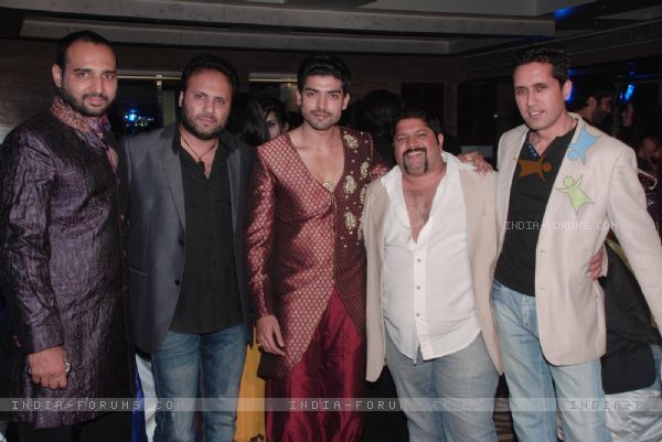 122443-celebs-at-gurmeet-debina-choudhry-reception-party