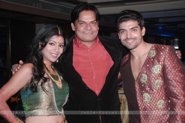 122452-akhilendra-mishra-at-gurmeet-debina-choudhry-reception-party - Gurmeet Choudhary