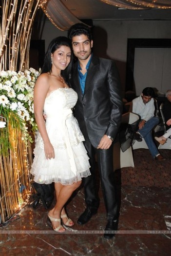 124355-debina-and-gurmeet-choudhary-at-rahul-and-dimpy-mahajan-1st-wed
