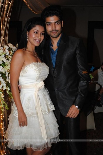 124356-debina-and-gurmeet-choudhary-at-rahul-and-dimpy-mahajan-1st-wed