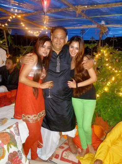 268912_167923086606691_134838463248487_397189_7447869_n - Sapna Babul Ka Bidaai-Culoarea fericirii