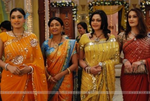 33183-a-still-image-of-vasundhara-ambika-avni-and-sheetal