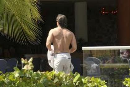 images (8) - Jorge Aravena