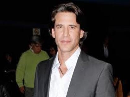 images (66) - Jorge Aravena