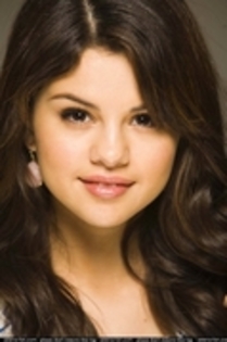 31663545_JWDNOTKVJ - 0-Cat credeti ca sunt fana Selena