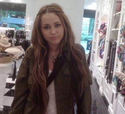 normal_twitterpic0410 - miley cyrus poze personale