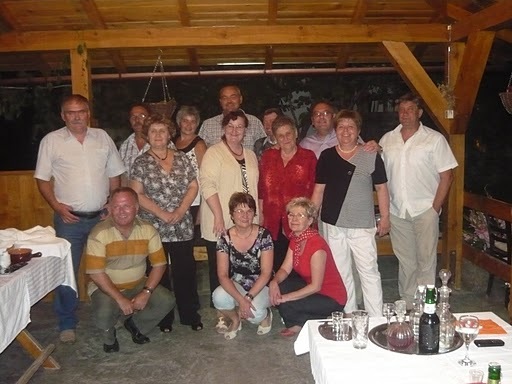 cu colegii si sotii -sotiile - 9-colegii de liceu iskola talalkozo