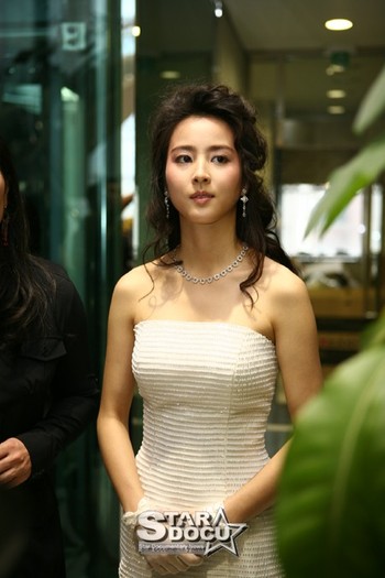 susdmv808301x7x - Han Hye Jin - mooolte poze