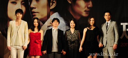 8572298l - Han hye jin - mooolte poze 1