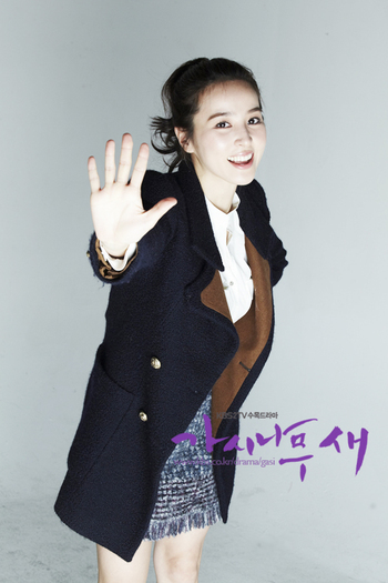 189010016l - Han hye jin - mooolte poze 1