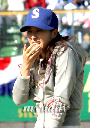 9420051015_20362466 - Han hye jin - mooolte poze 1
