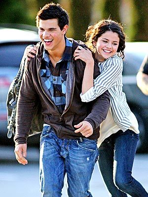 Taylor Lautner and Selena Gomez - Vedetele de la Disney Channel