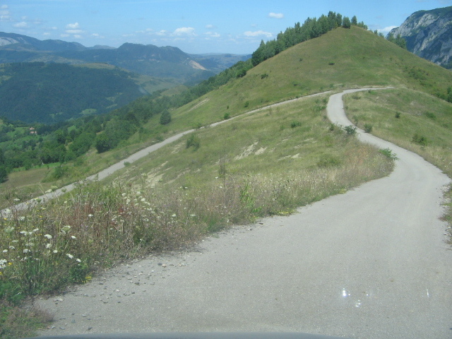 Drum asfaltat din Sălciua până sus pe platou. - Excursie la Sălciua