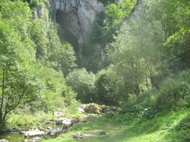 Spre Peștera Huda lui Papară.; Peştera Huda lui Papară
