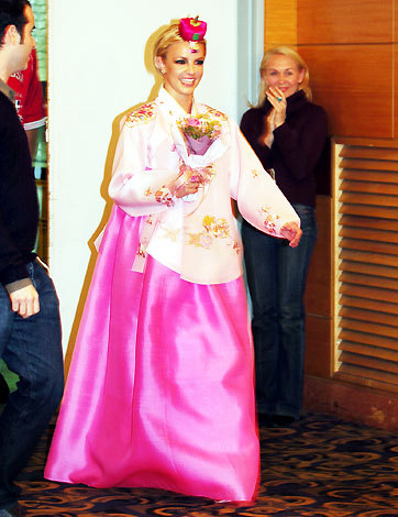216_34518_DSC_0021 - Britney Spears in hanbok