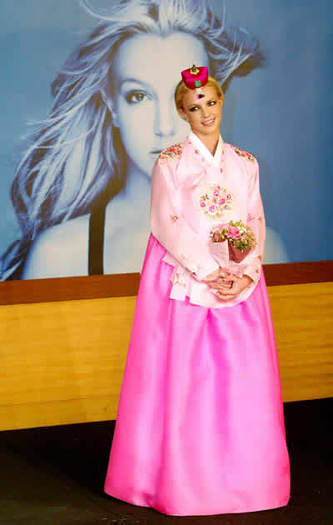 hanbok_britney - Britney Spears in hanbok