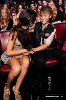 normal_selena-gomez-009 - xX_Teen Choice Awards - Backstage and Audience