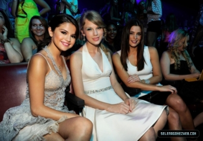 normal_selena-gomez-032 - xX_Teen Choice Awards - Backstage and Audience
