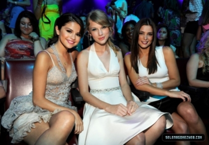 normal_selena-gomez-035 - xX_Teen Choice Awards - Backstage and Audience