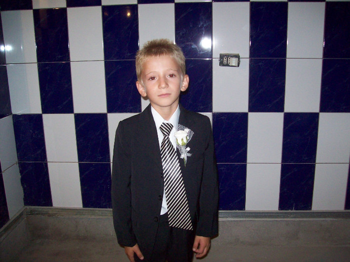 mau imbracat si la costum parca ma insor eu - baiatul meu