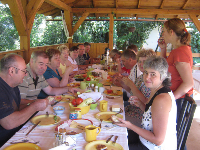 avem pofta nu gluma-Zsuzsa asista - 9-colegii de liceu iskola talalkozo